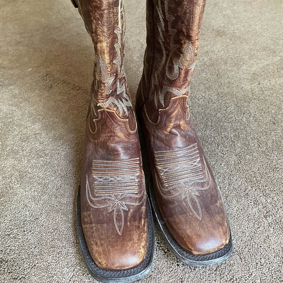Caborca Distressed Boots - Picture 2 of 4